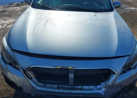 2018 Subaru Outback 2.5I Premium z USA, uszkodzony, nr VIN 4S4BSADC7J3346586